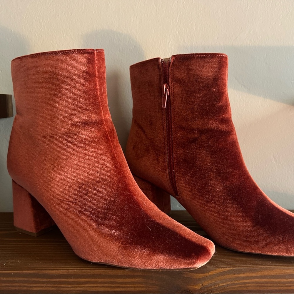 Journée Collection Red Velvet Booties Women’s 8 1/2
